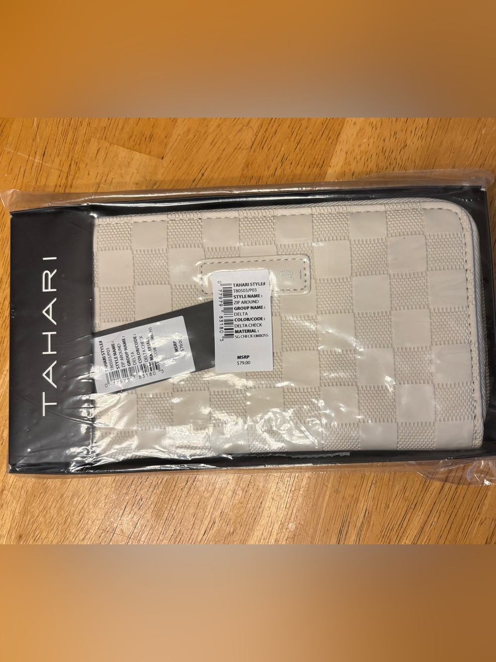 Tahari Cream Checkered Zip Wallet 8x4 NWT